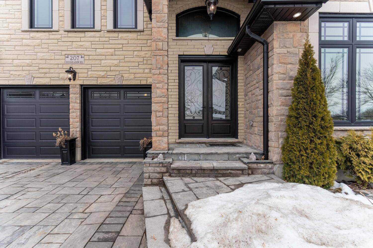London, ON N6H 5T3,207 Richmeadow RD