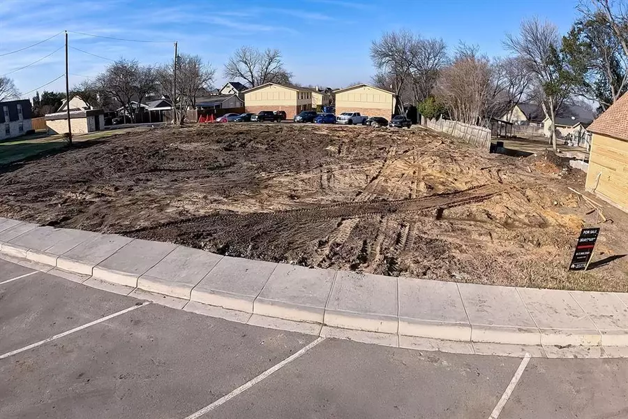 723 E Worth Street, Grapevine, TX 76051