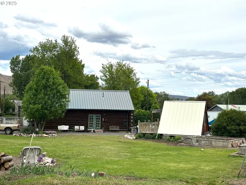 150 Schoolhouse DR, Dayville, OR 97825