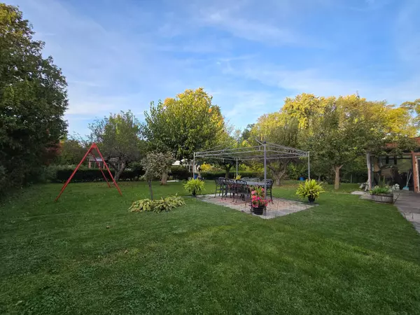 Richmond Hill, ON L4C 6N3,100 Langstaff RD