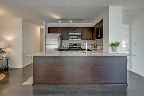 1940 Ironstone DR #602, Burlington, ON L7L 0E4