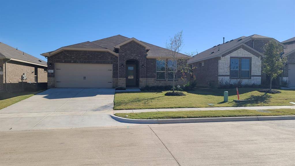 1917 JACKSON Street, Cleburne, TX 76033