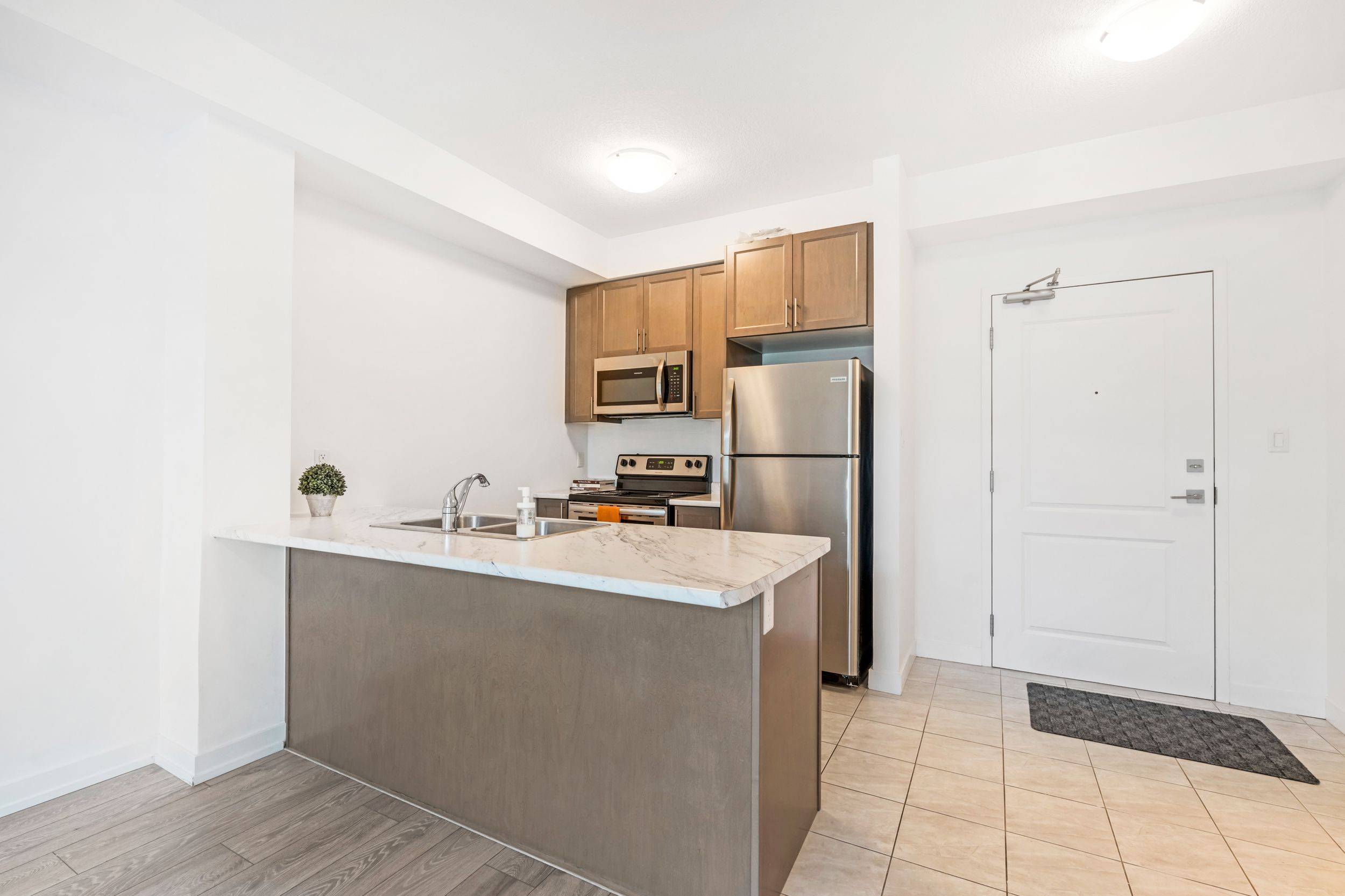 Hamilton, ON L8E 0K2,101 Shoreview PL #113
