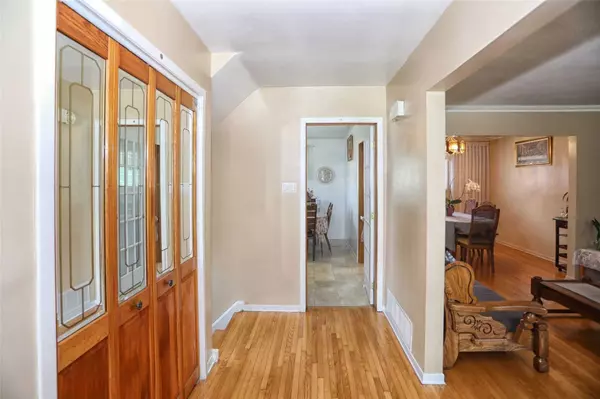 Mississauga, ON L4T 3M4,35 York ST