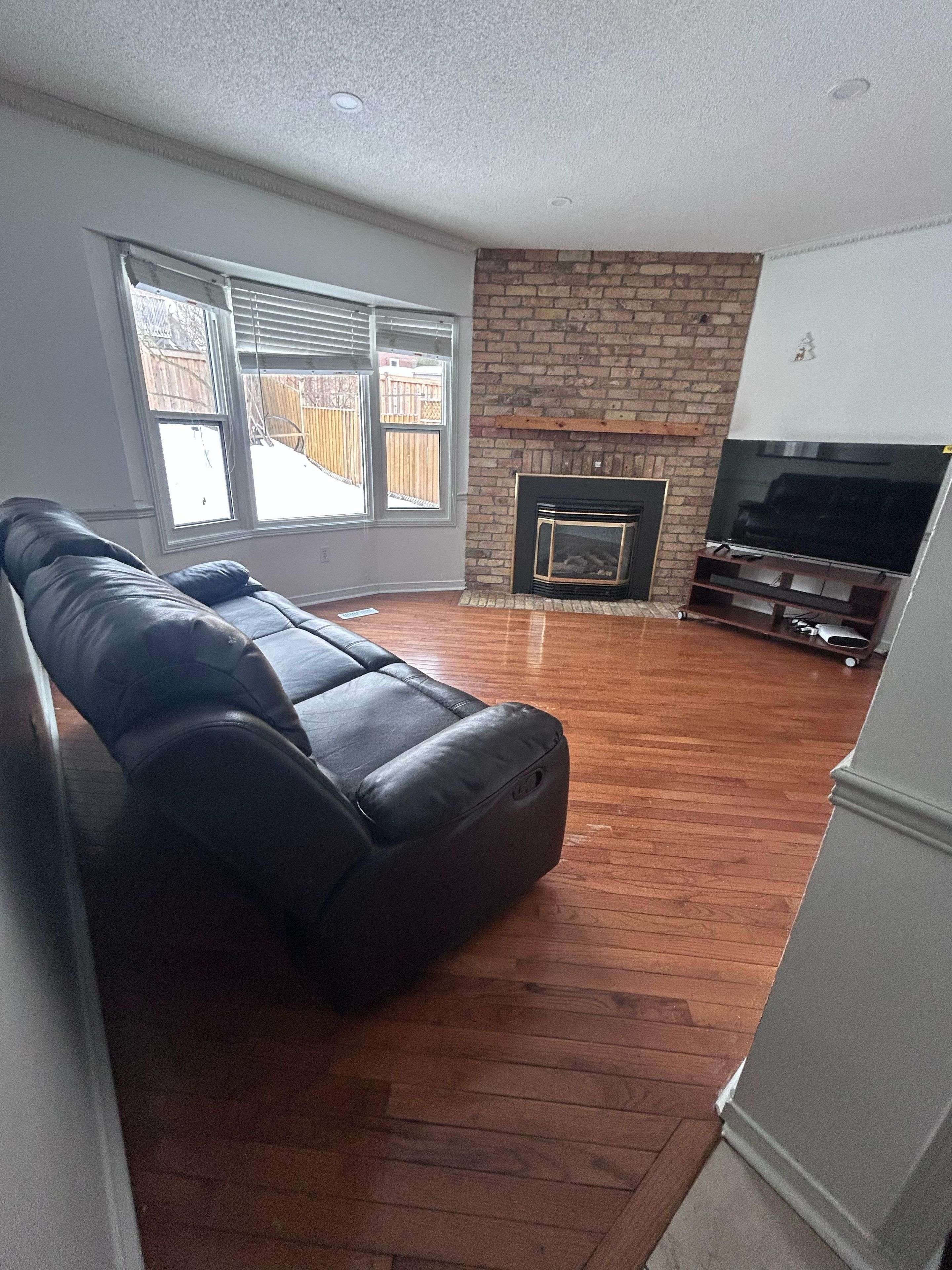 Whitby, ON L1R 1T2,89 Fernbank PL