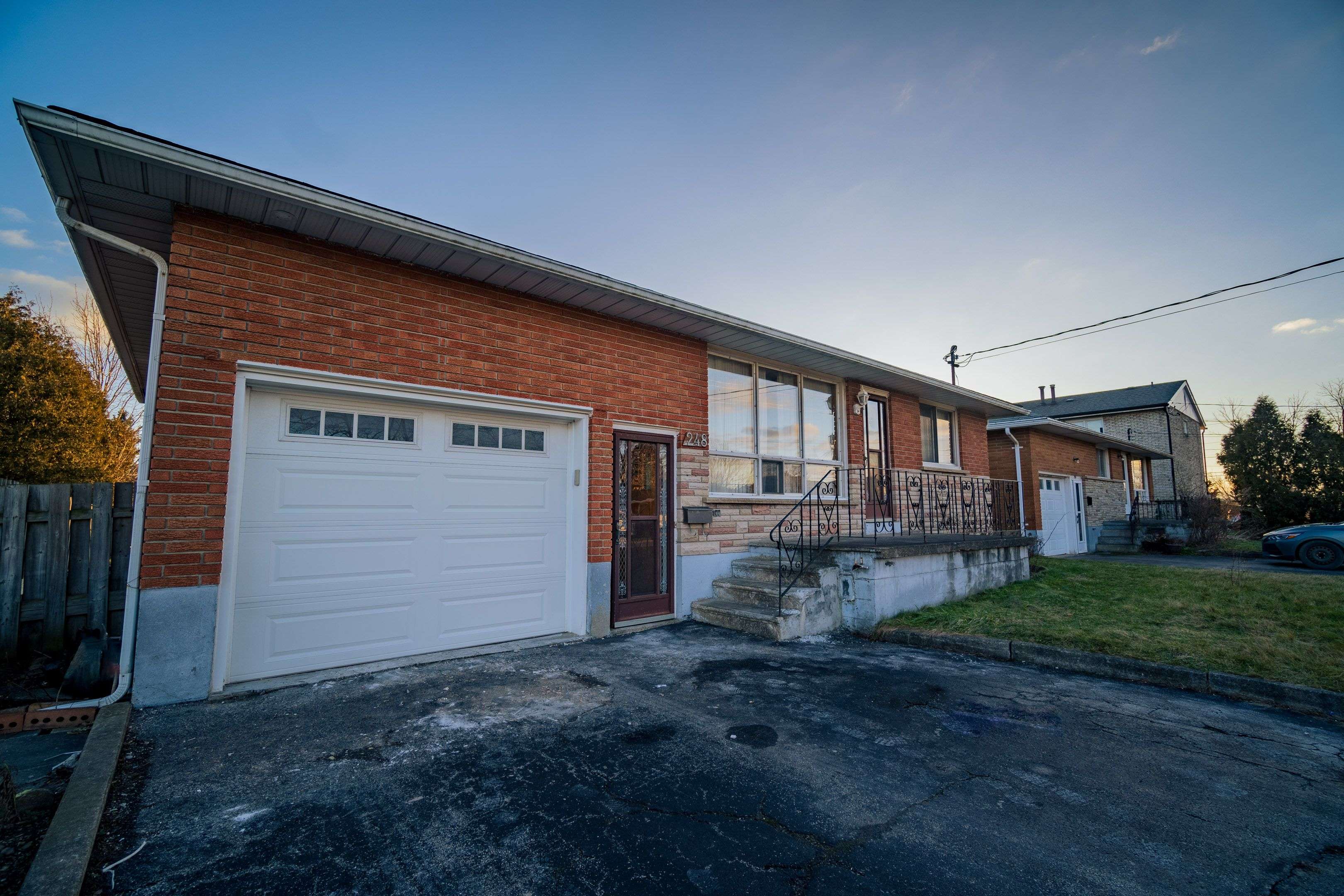 Fort Erie, ON L2A 1Z6,248 BERTIE ST #UPPER