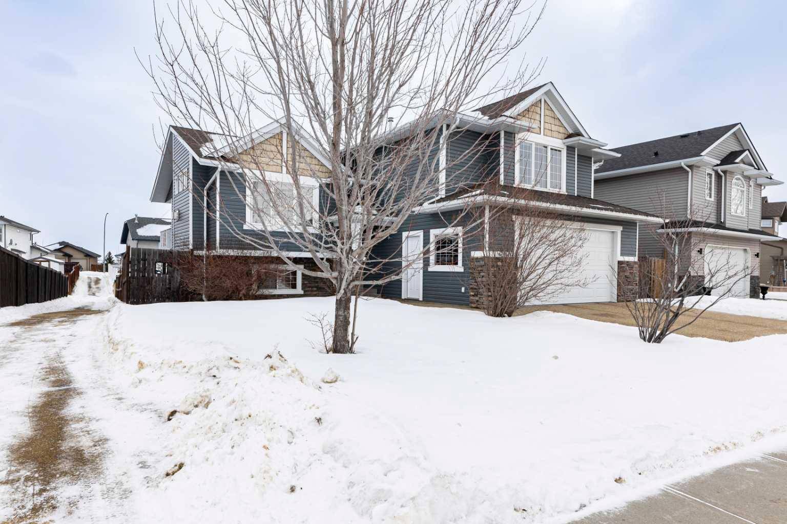 21 Estella CRES, Lacombe, AB T4L 2P3