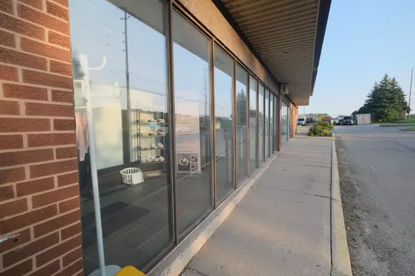 Oshawa, ON L1H 7R7,350 Wentworth ST E #1B