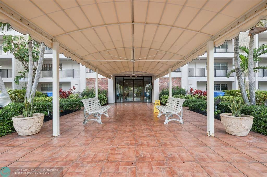 Pompano Beach, FL 33069,3300 N Palm Aire Dr  #610