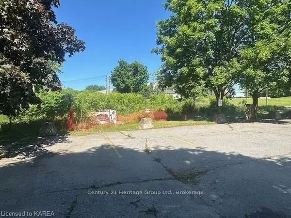 Kingston, ON K7K 6K6,20 Village DR