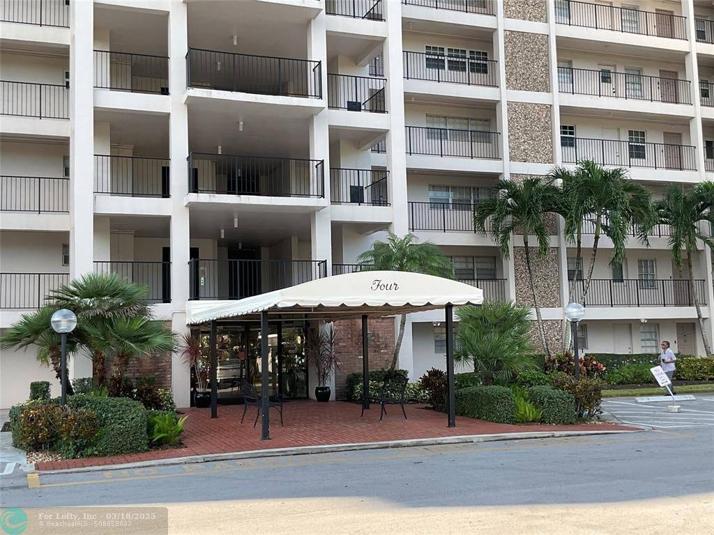 Pompano Beach, FL 33069,3000 N Palm Aire Dr  #506