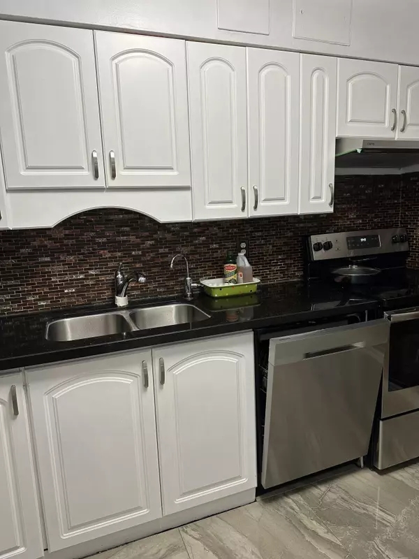 Toronto C13, ON M3A 2A2,1360 York Mills RD #809