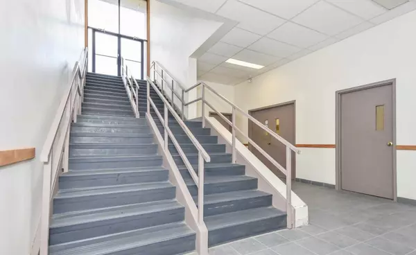 Guelph, ON N1H 4C9,45 Wyndham ST N #Lower - B1