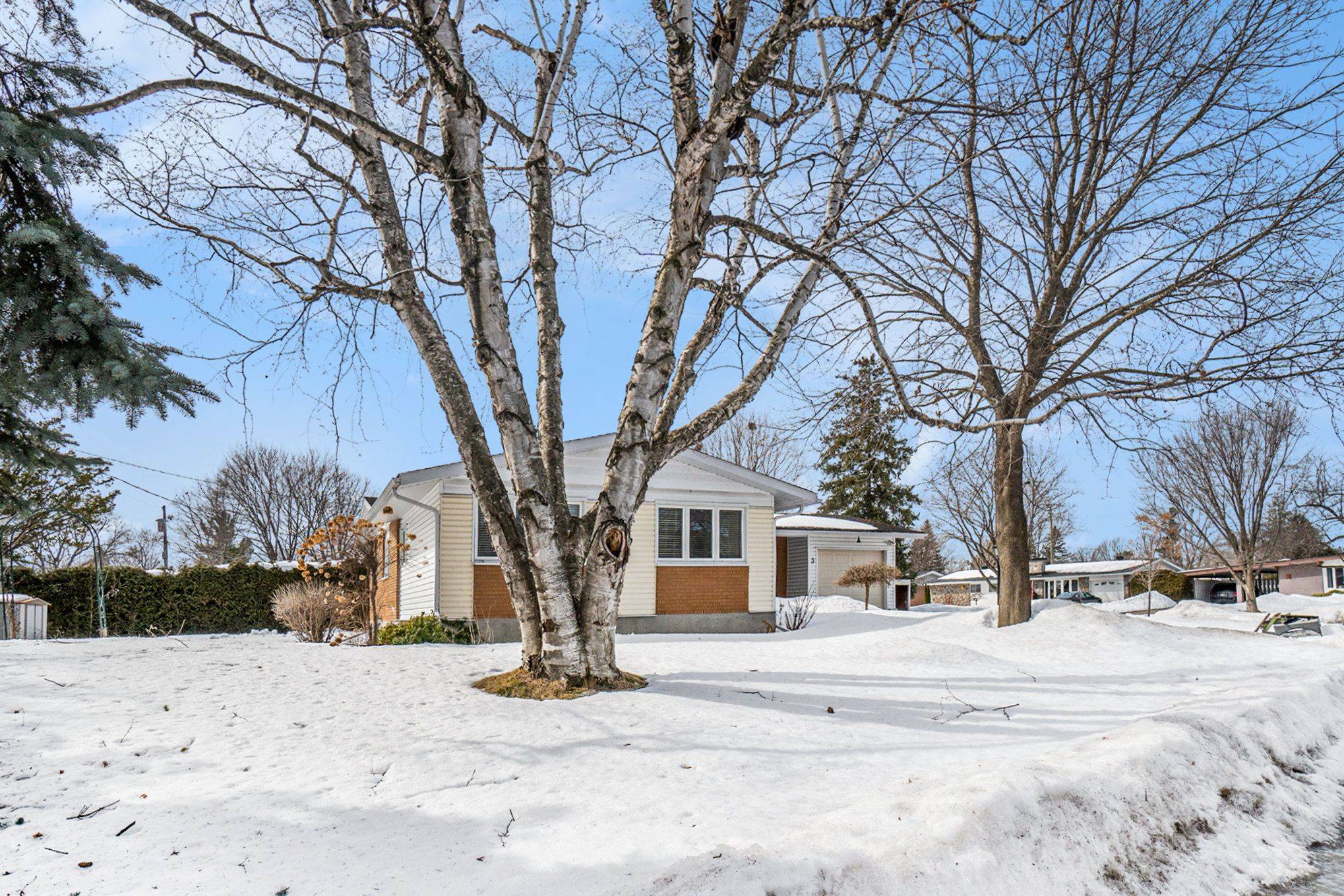 Crystal Bay - Rocky Point - Bayshore, ON K2H 6B9,3 West Herrington CT