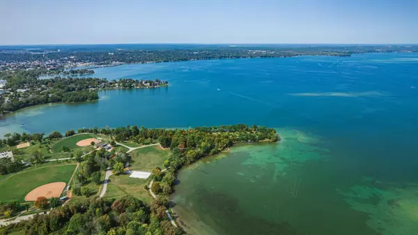 Orillia, ON L3V 8B4,5 Invermara CT #22
