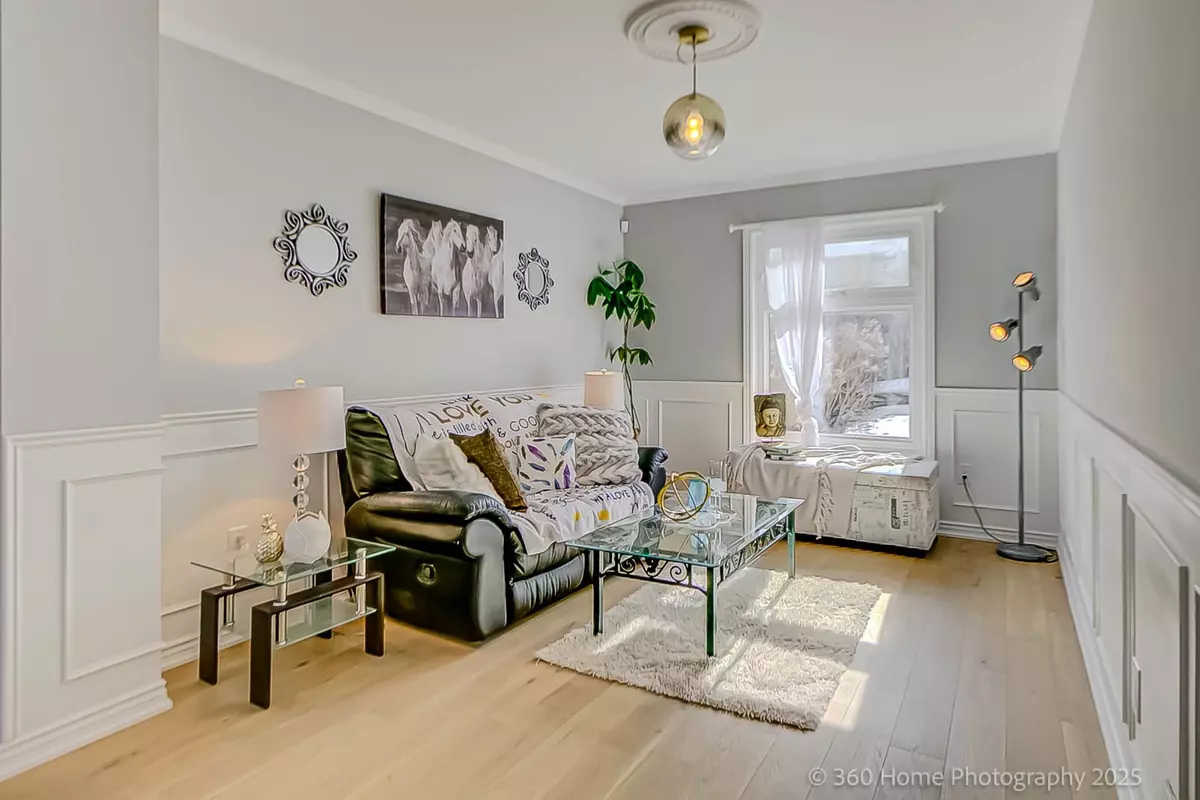 Newmarket, ON L3Y 8G7,350 Pickering CRES