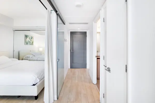 155 Yorkville AVE #1918, Toronto C02, ON M5R 0B4