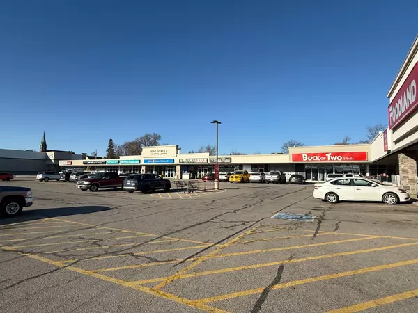 Thorold, ON L2V 3Z0,9 PINE ST N #04