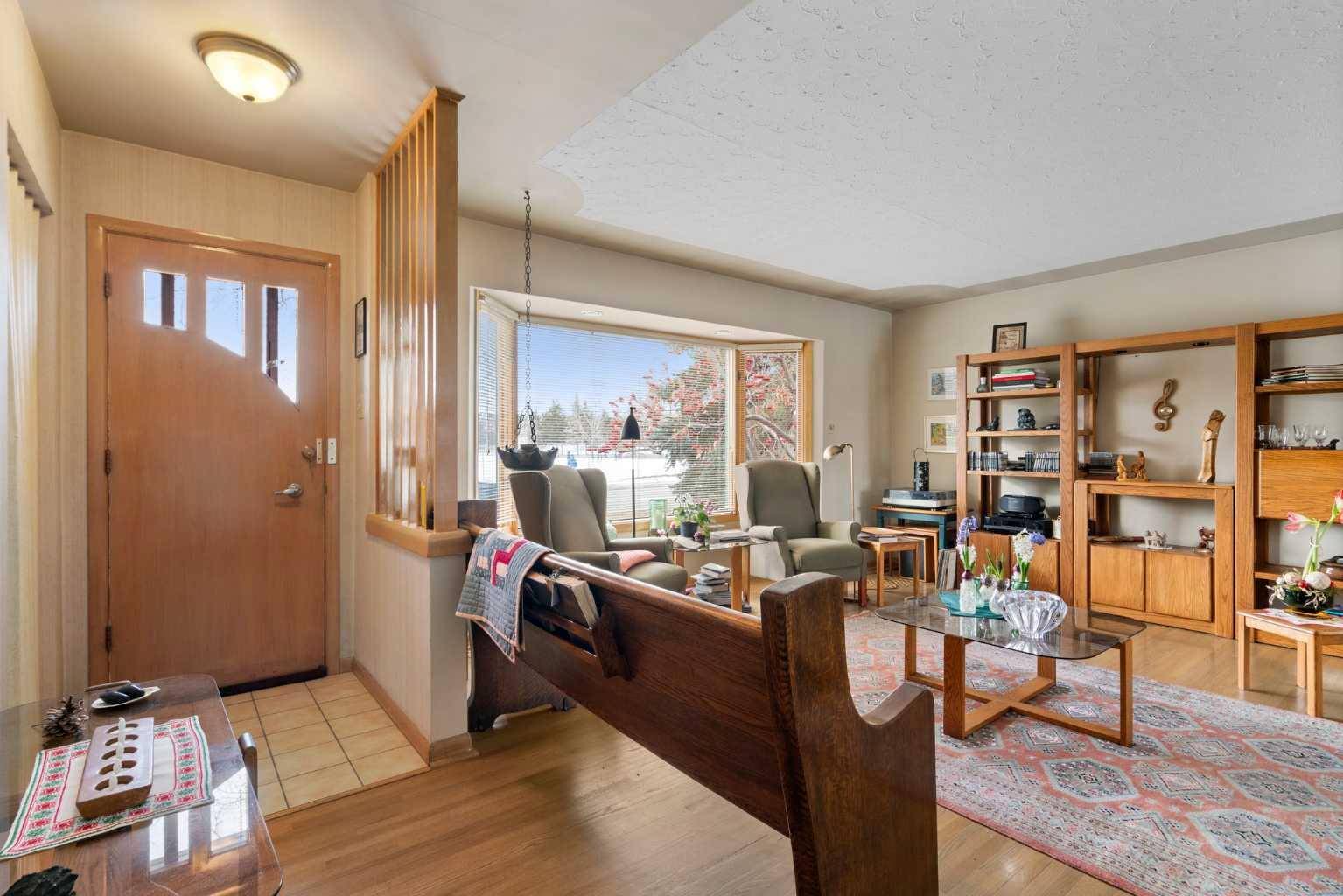 Calgary, AB T3E 4G6,5108 Grove Hill RD SW