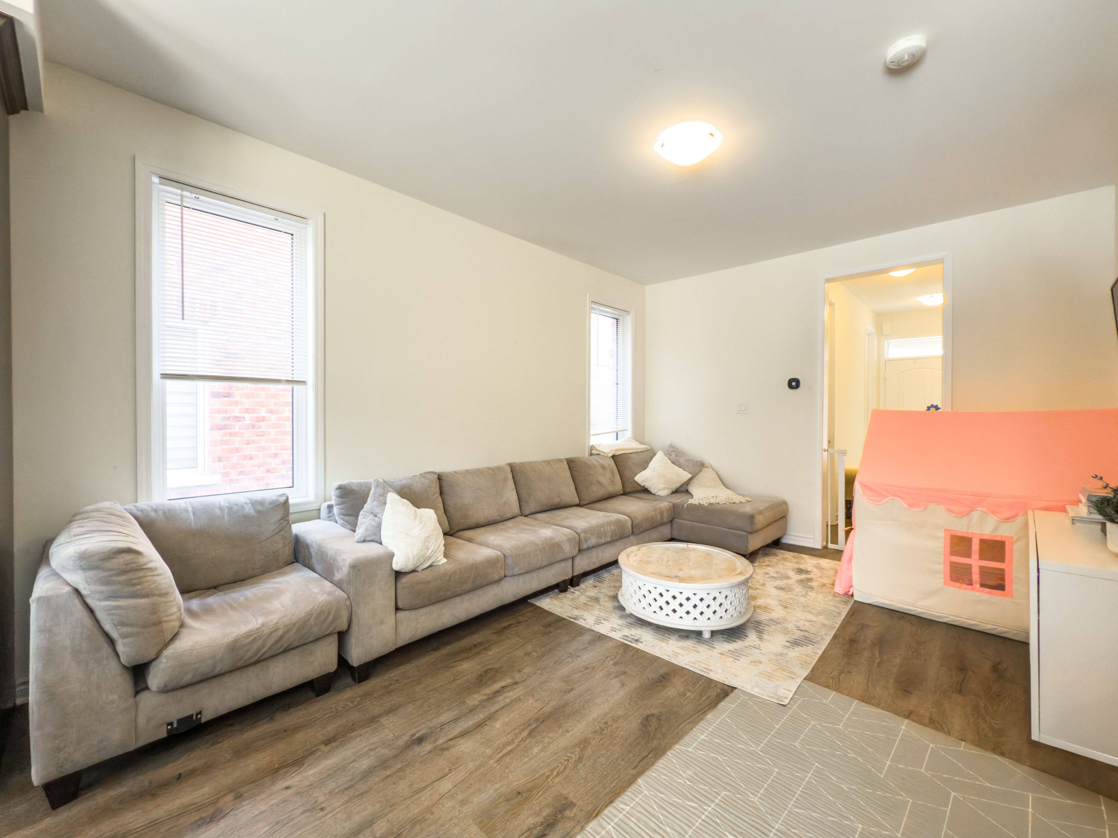 Milton, ON L9E 1R7,888 Sumac CRES