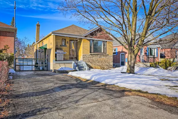 8 Davidson AVE, Toronto E04, ON M1K 1C3