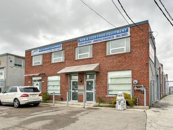 31 Milford AVE, Toronto W04, ON M6M 2W1