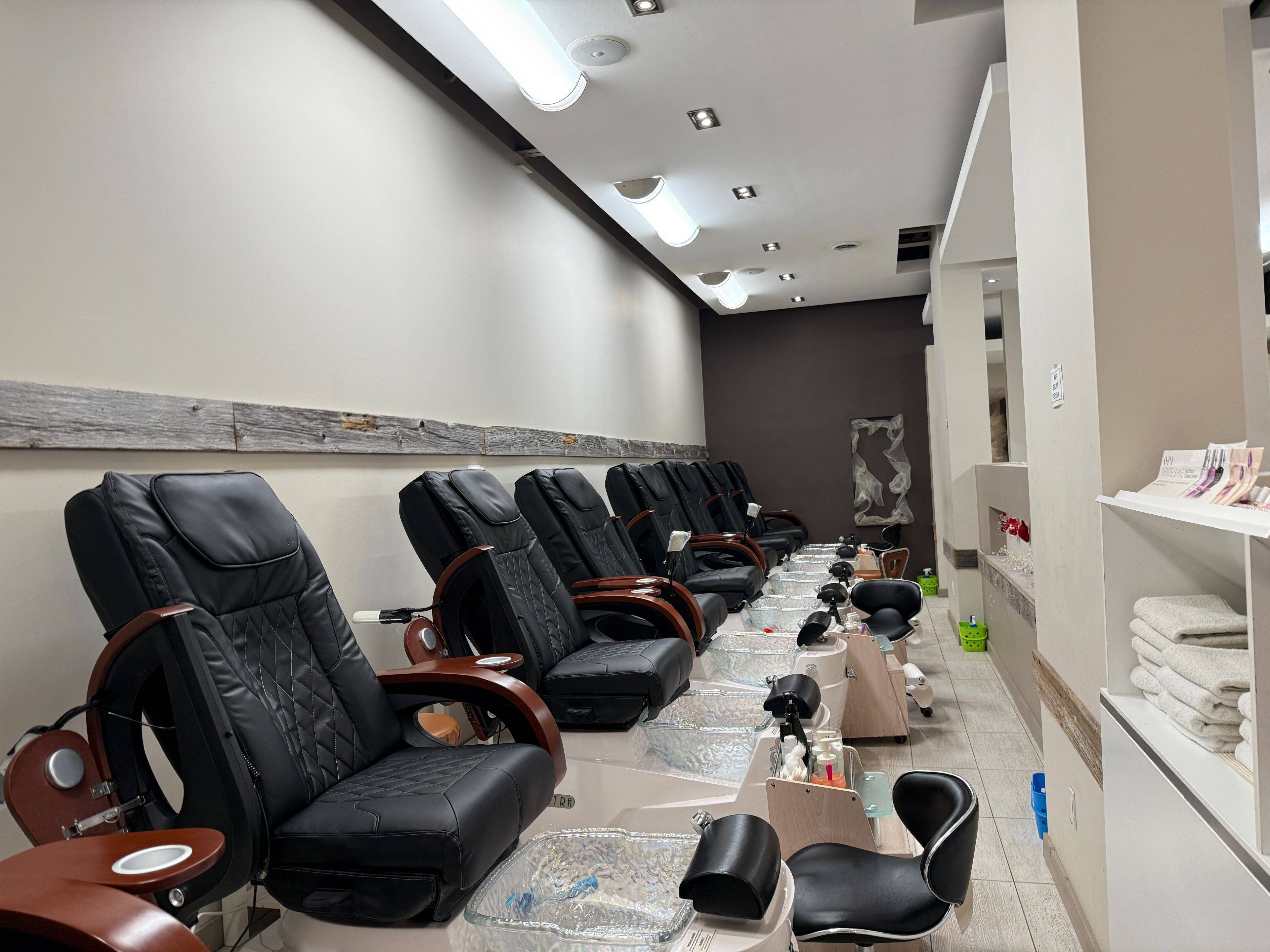 Oakville, ON L6K 1E4,146 Lakeshore RD W #A01009A