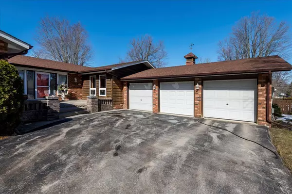Innisfil, ON L0L 1R0,256 Maple Grove DR