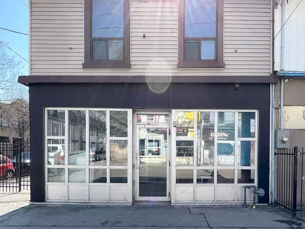 Toronto C08, ON M5A 2A2,345 Dundas ST E #main