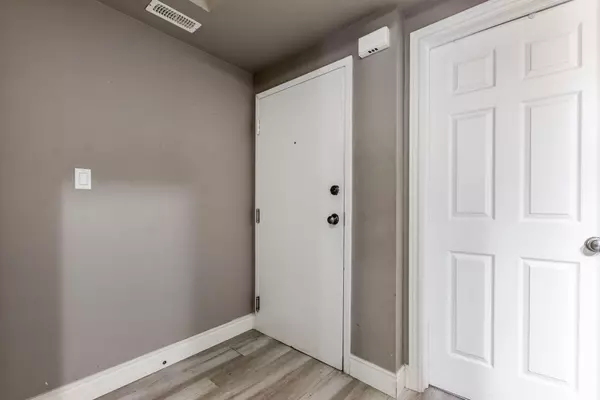 Kitchener, ON N2E 0E3,38 Howe DR #8B