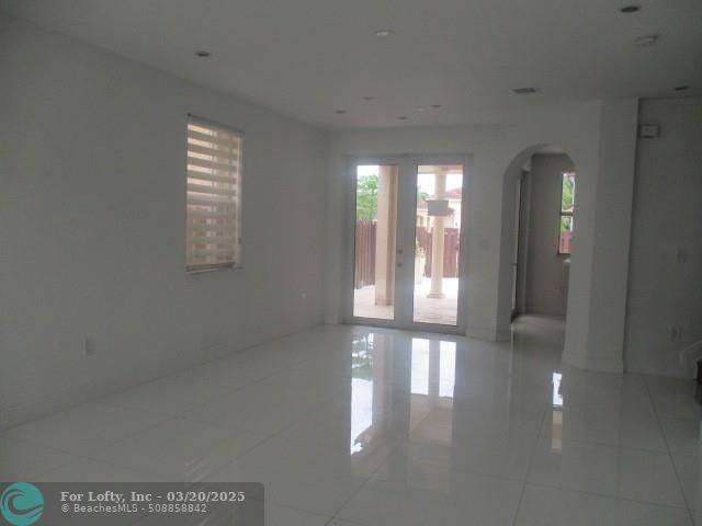 Miami, FL 33185,15373 SW 24th St #15373