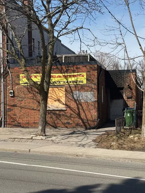 Toronto C03, ON M6C 2N8,389 Vaughan RD