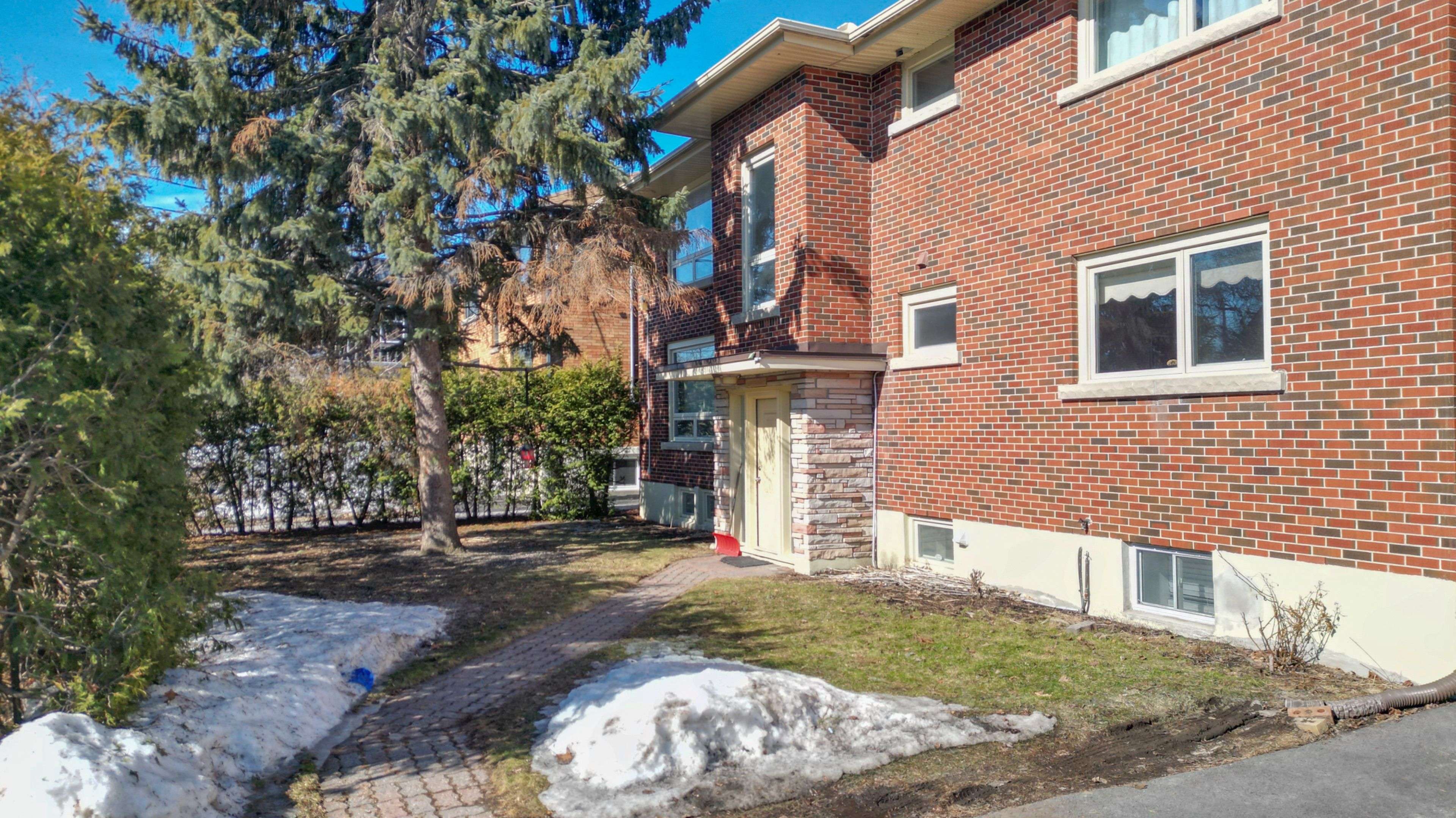 Carlington - Central Park, ON K1Z 7X6,1415 Larose AVE