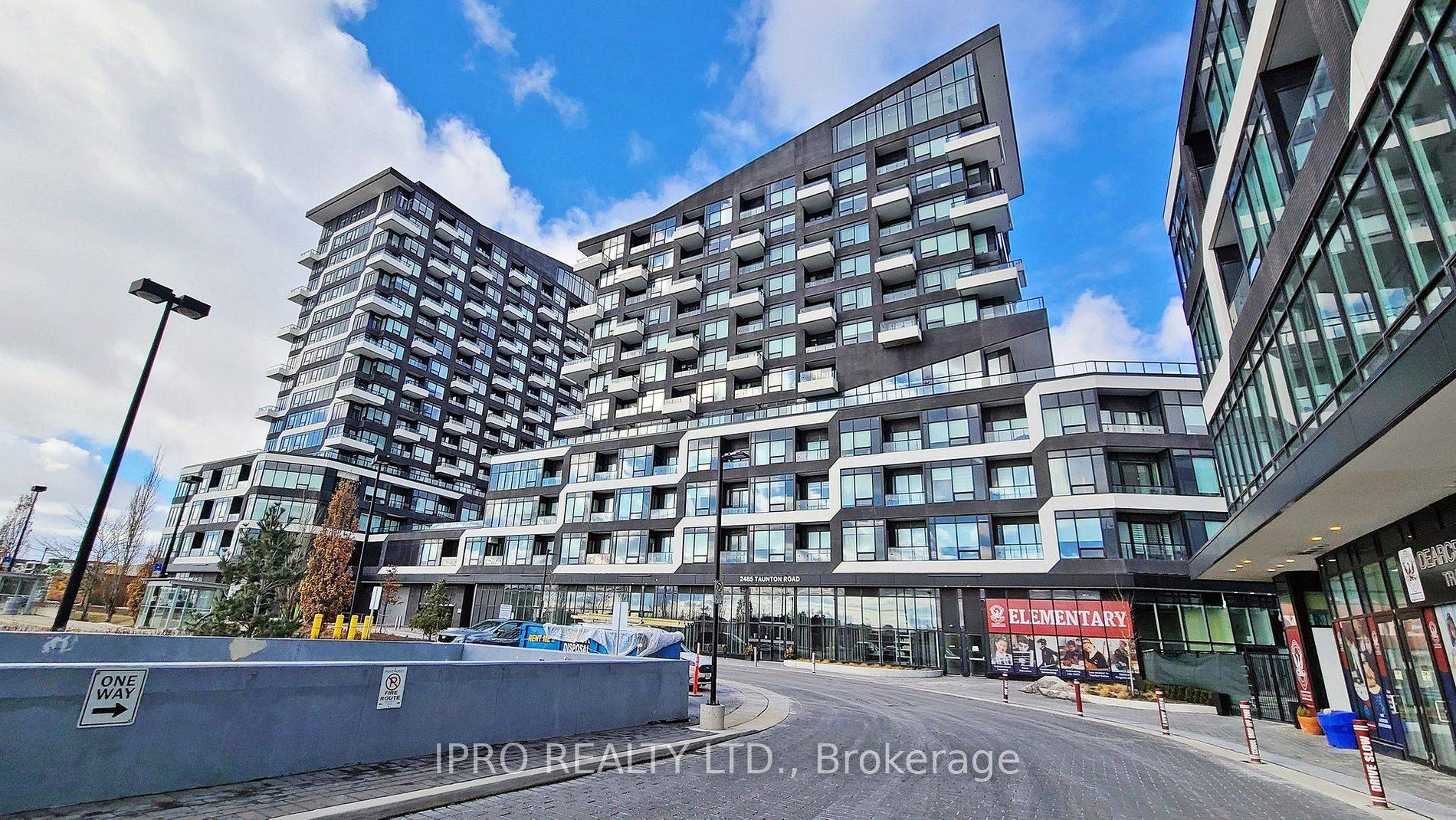 Oakville, ON L6H 3R8,2485 Taunton RD #826