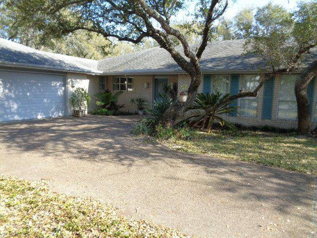 115 Peachtree Dr., Rockport, TX 78382