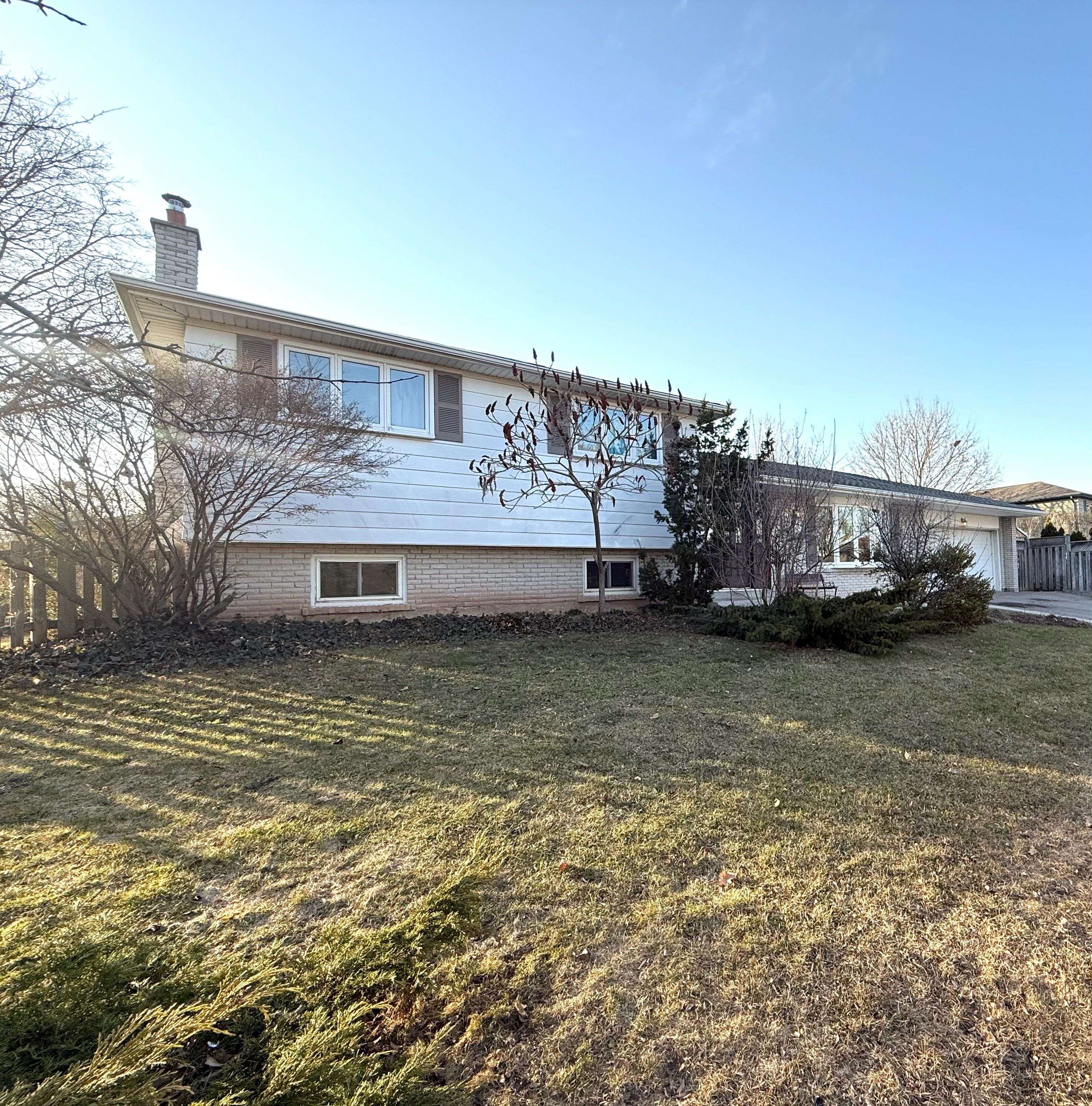 2673 Thorn Lodge DR, Mississauga, ON L5K 1L1