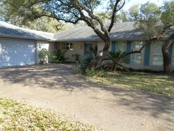 115 Peachtree Dr., Rockport, TX 78382