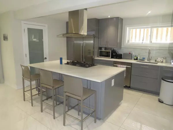 Toronto C03, ON M5P 1B1,151 Chaplin CRES #Lower