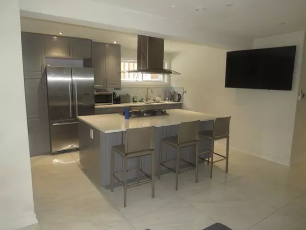 Toronto C03, ON M5P 1B1,151 Chaplin CRES #Lower