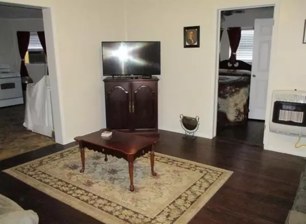Bonham, TX 75418,401 Sam Rayburn Drive #1