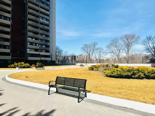 Toronto E03, ON M4C 5L4,1 Massey SQ #1202