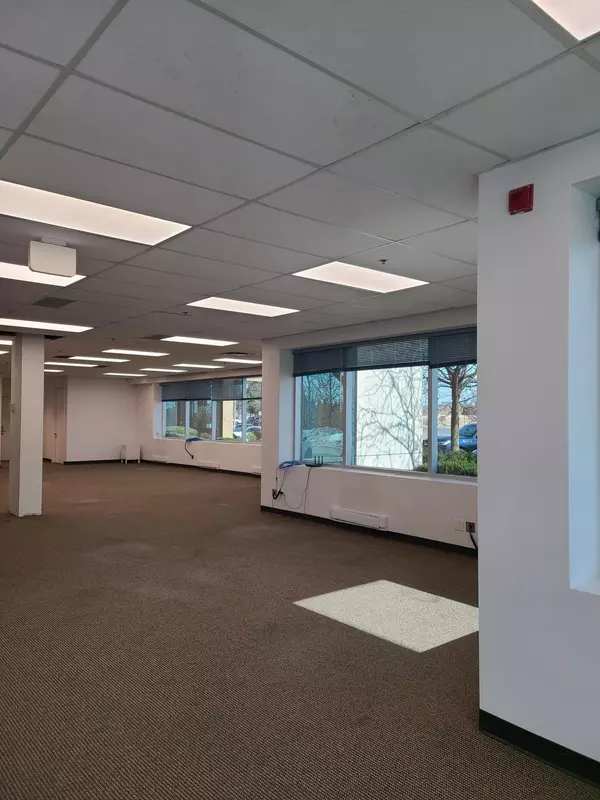 Vaughan, ON L4K 5V9,400 Bradwick DR #103