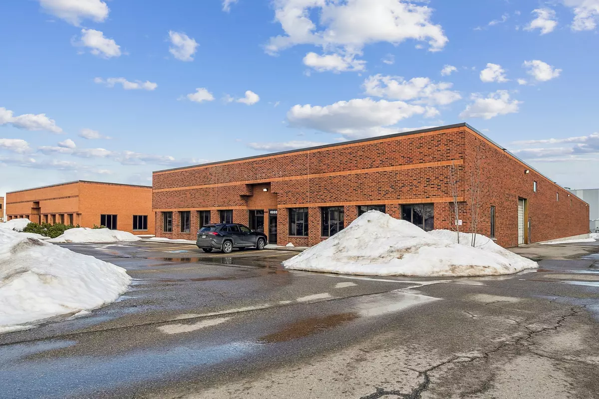 Mississauga, ON L5S 1W2,6885-6895 Menway CT #Unit 2
