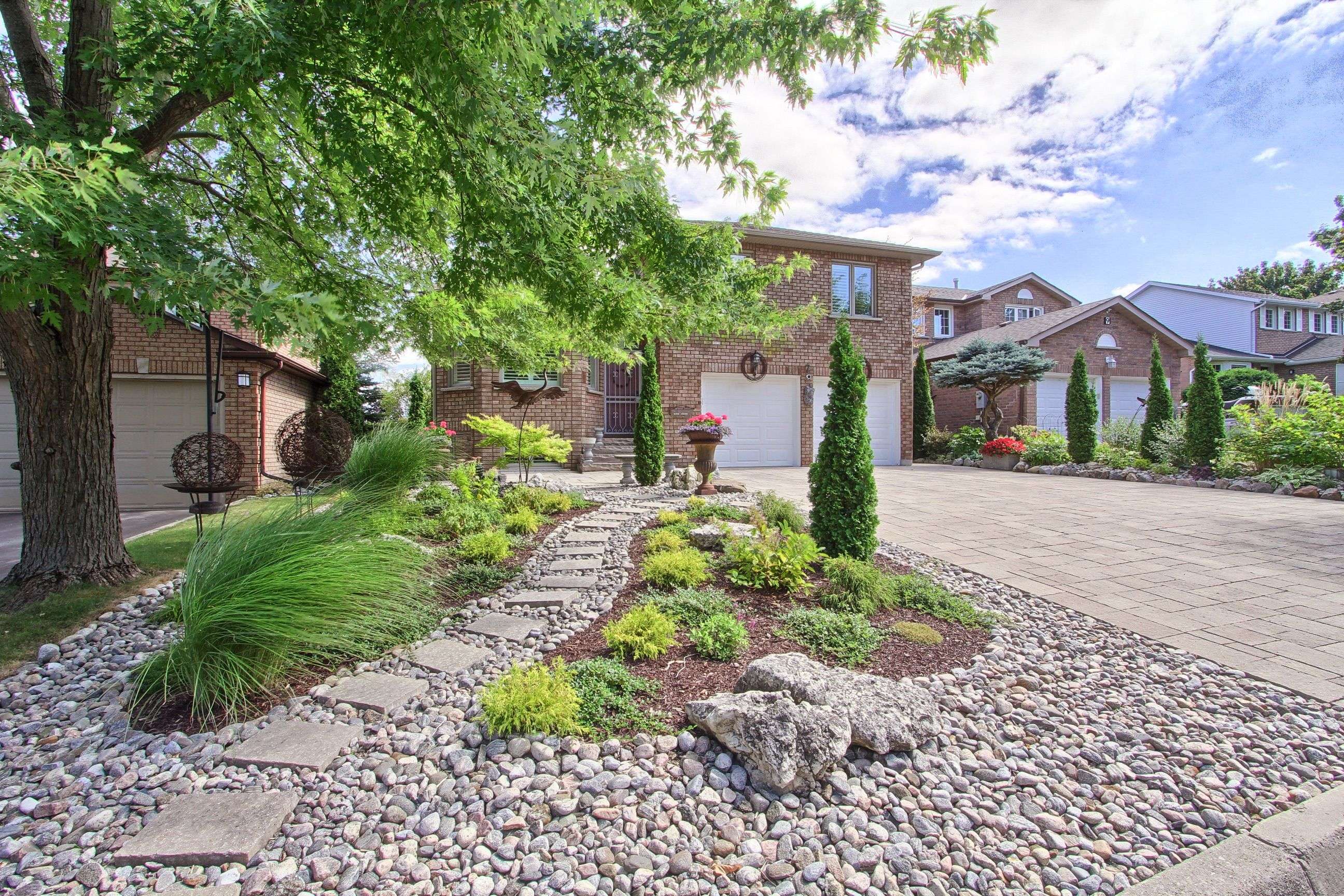 Bradford West Gwillimbury, ON L3Z 2T1,7 Hulst DR