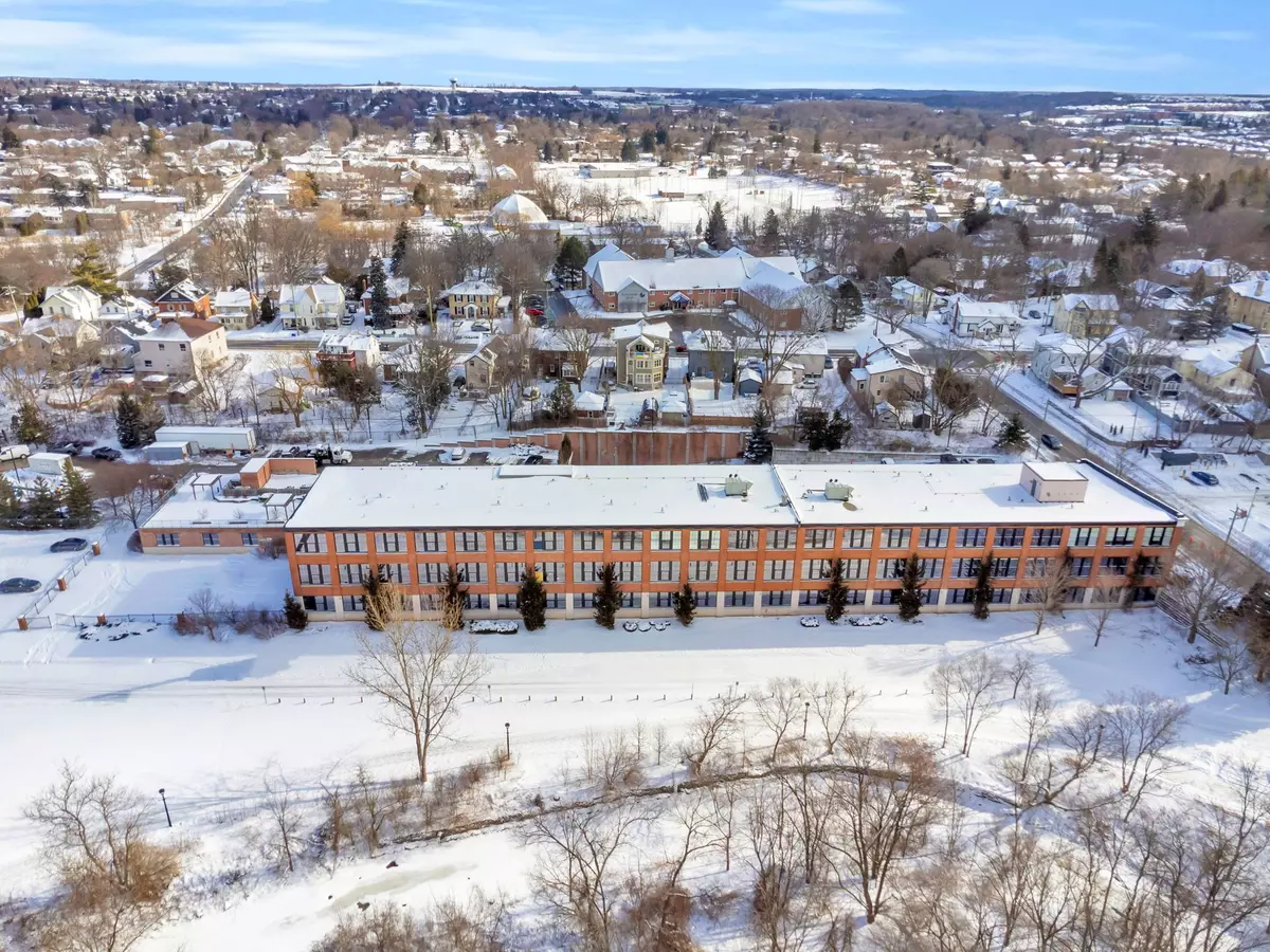 Newmarket, ON L3Y 1R1,543 Timothy ST #218