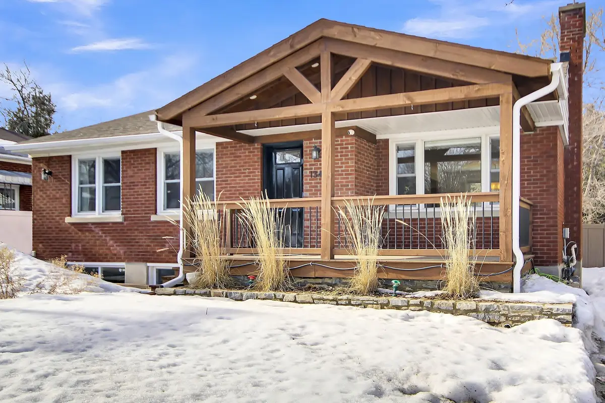 Carlington - Central Park, ON K1Z 8E8,1343 Dorchester AVE