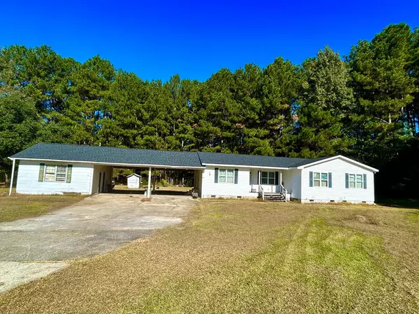 72 Pitchfork Rd, Greeleyville, SC 29056