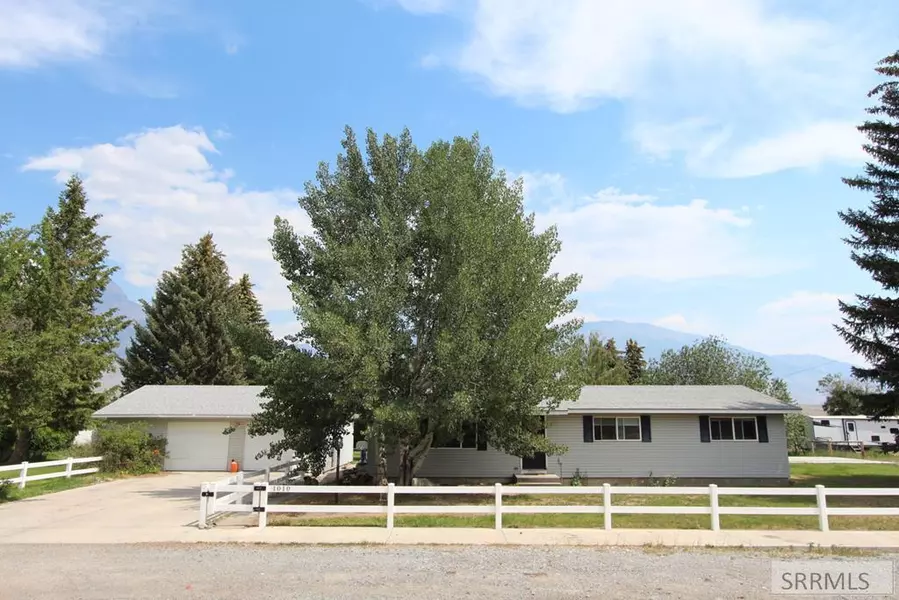 1010 W College Street, Mackay, ID 83251