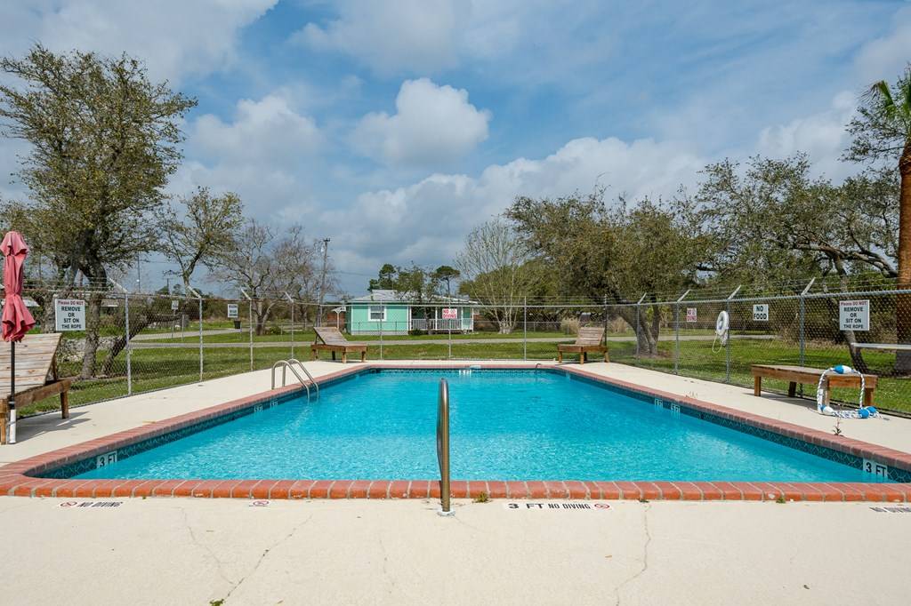Rockport(holiday Beach), TX 78382,109 West Pin Oak Ln