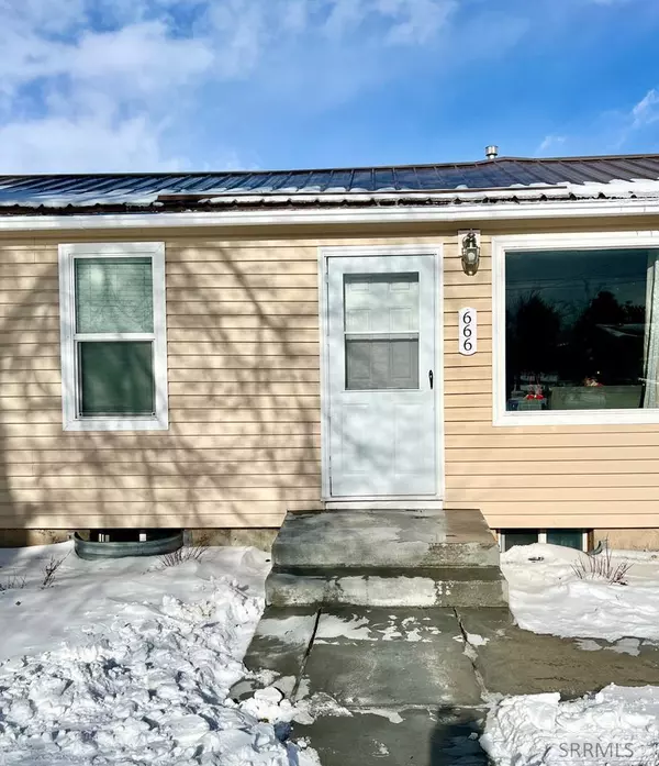 666 E 810 N, Basalt, ID 83218